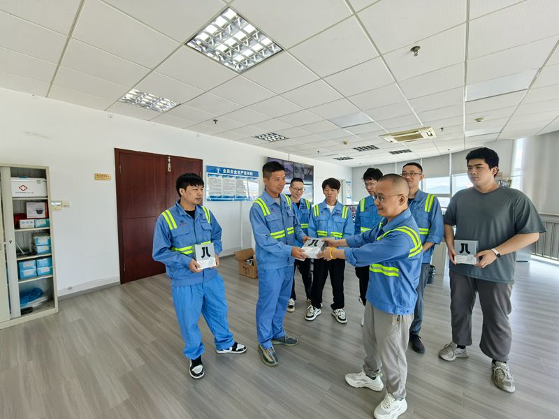 高溫酷暑送清涼 絲絲關(guān)懷沁人心