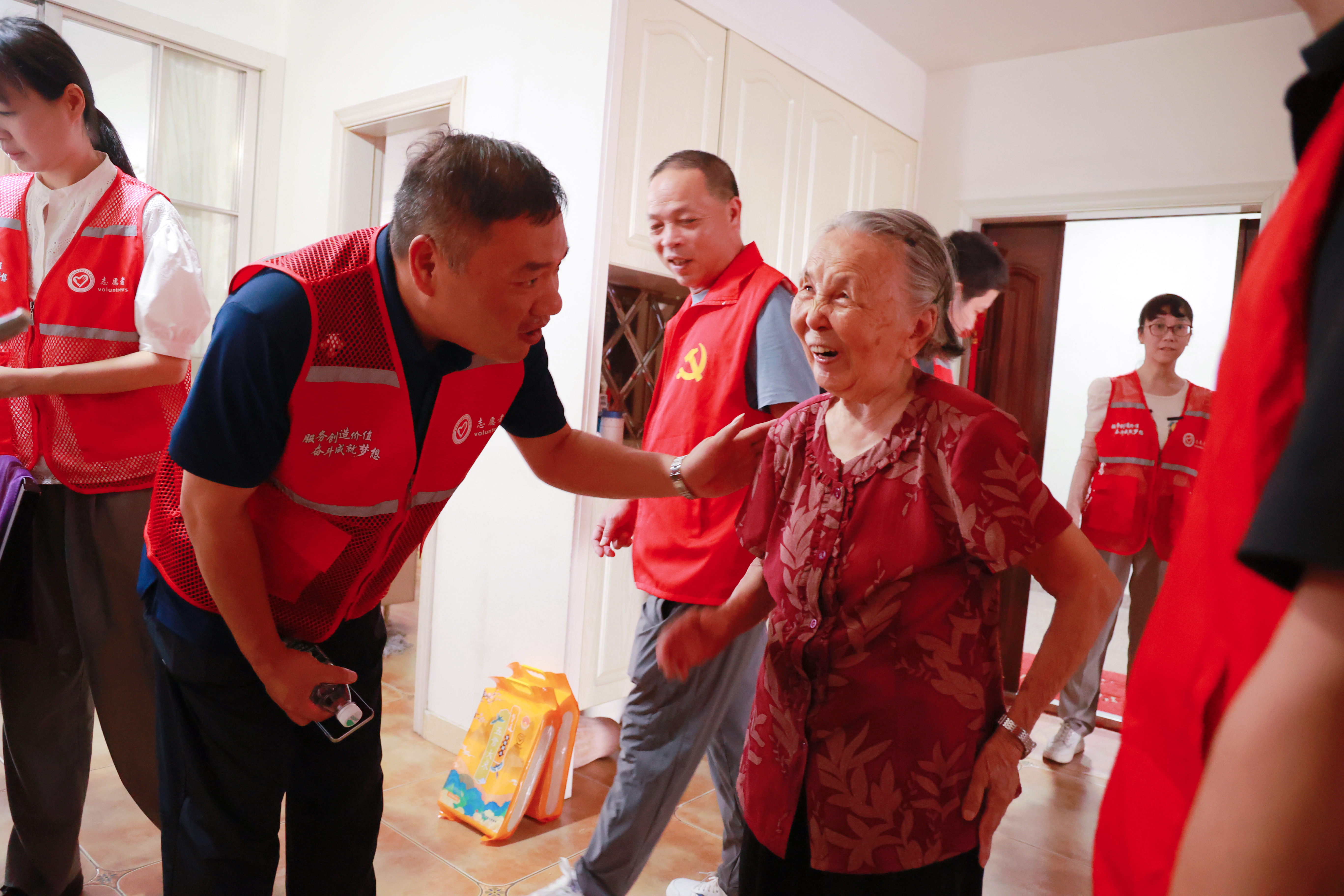 金洋公司開(kāi)展“雙百結對，共建文明”慰問(wèn)活動(dòng)