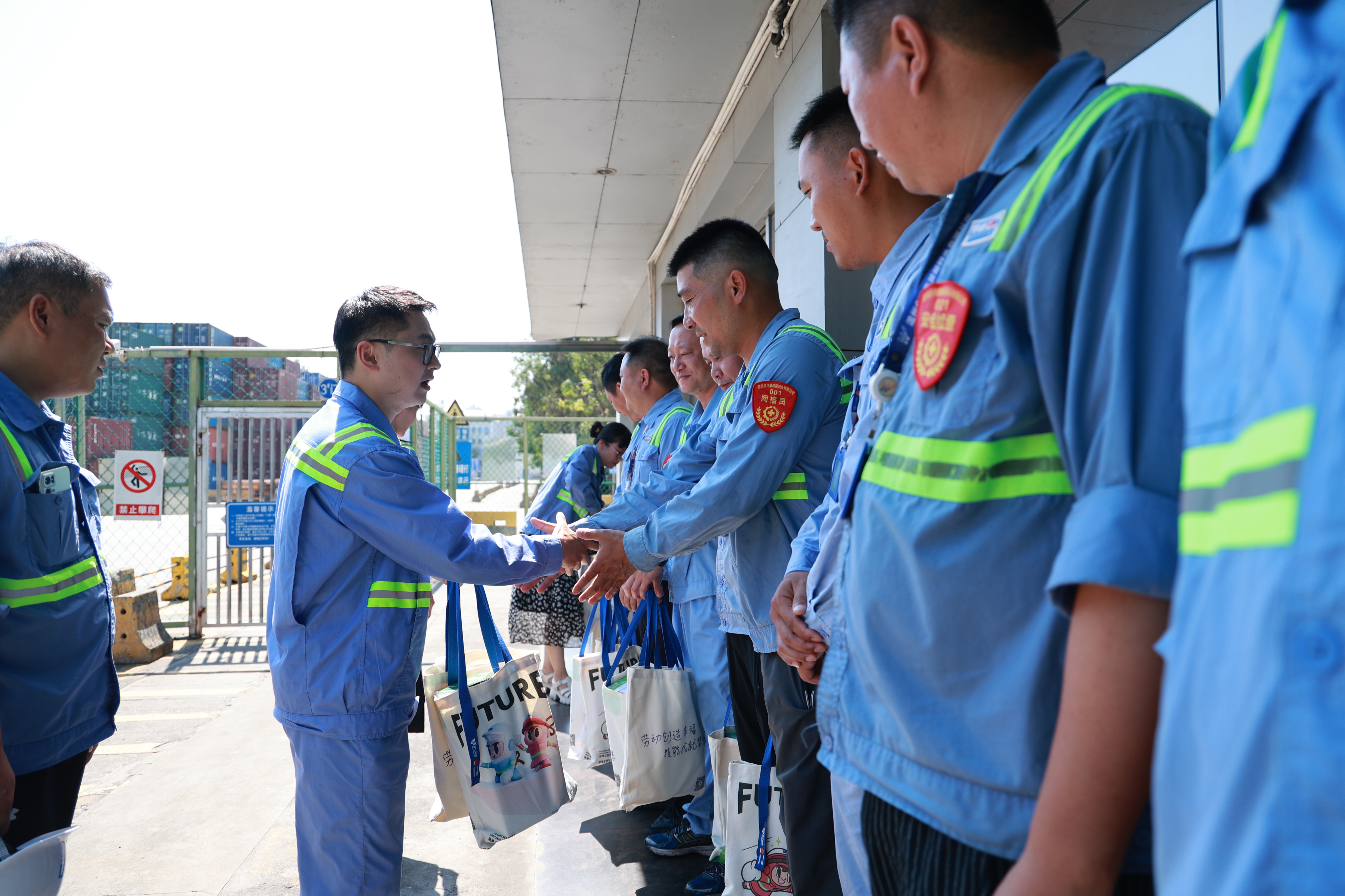 陳俊赴金洋公司開(kāi)展夏季高溫慰問(wèn)、創(chuàng  )新工作室調研活動(dòng)