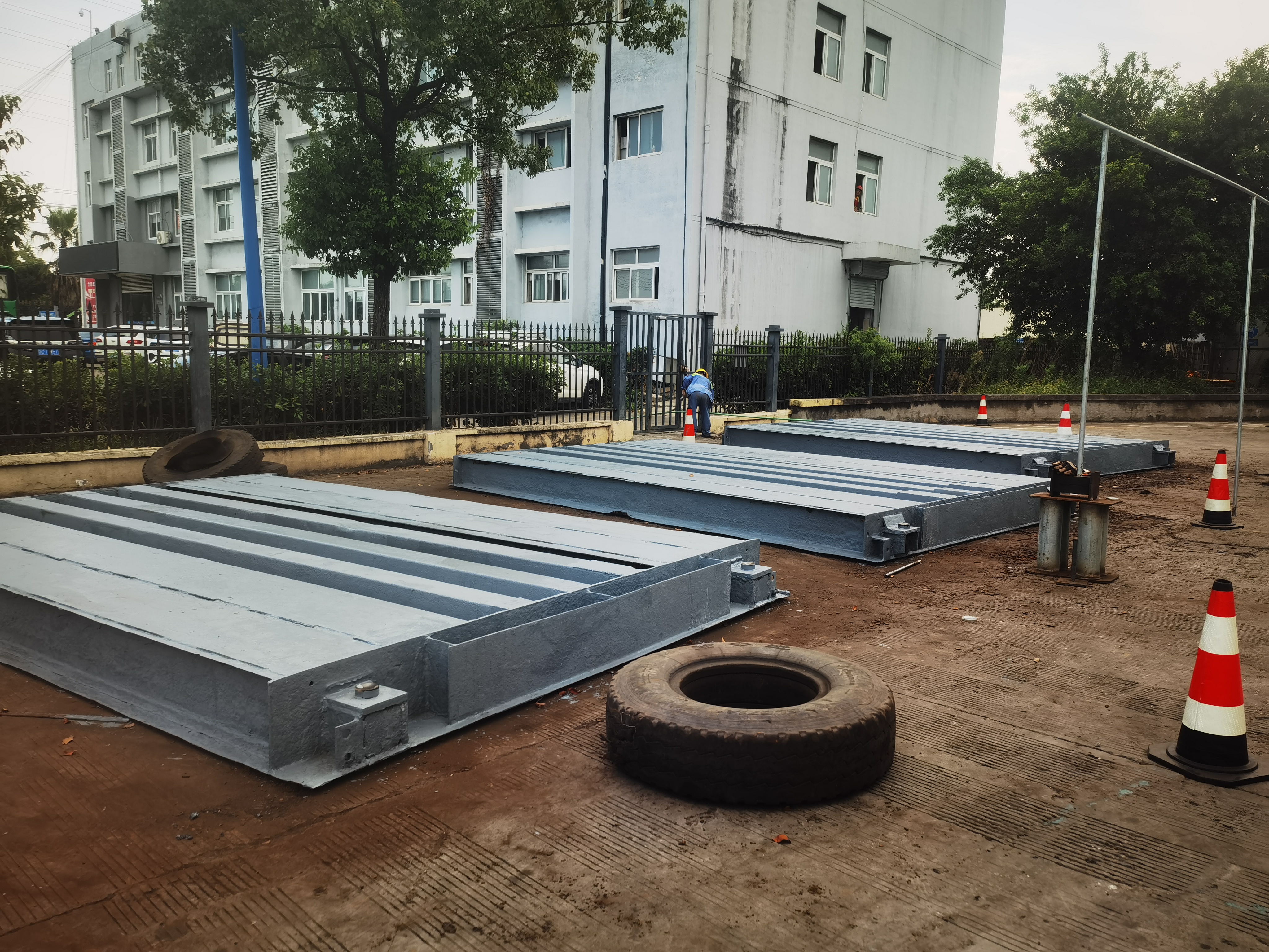 龍灣公司自主維修翻新大齡地磅提升過(guò)磅效率