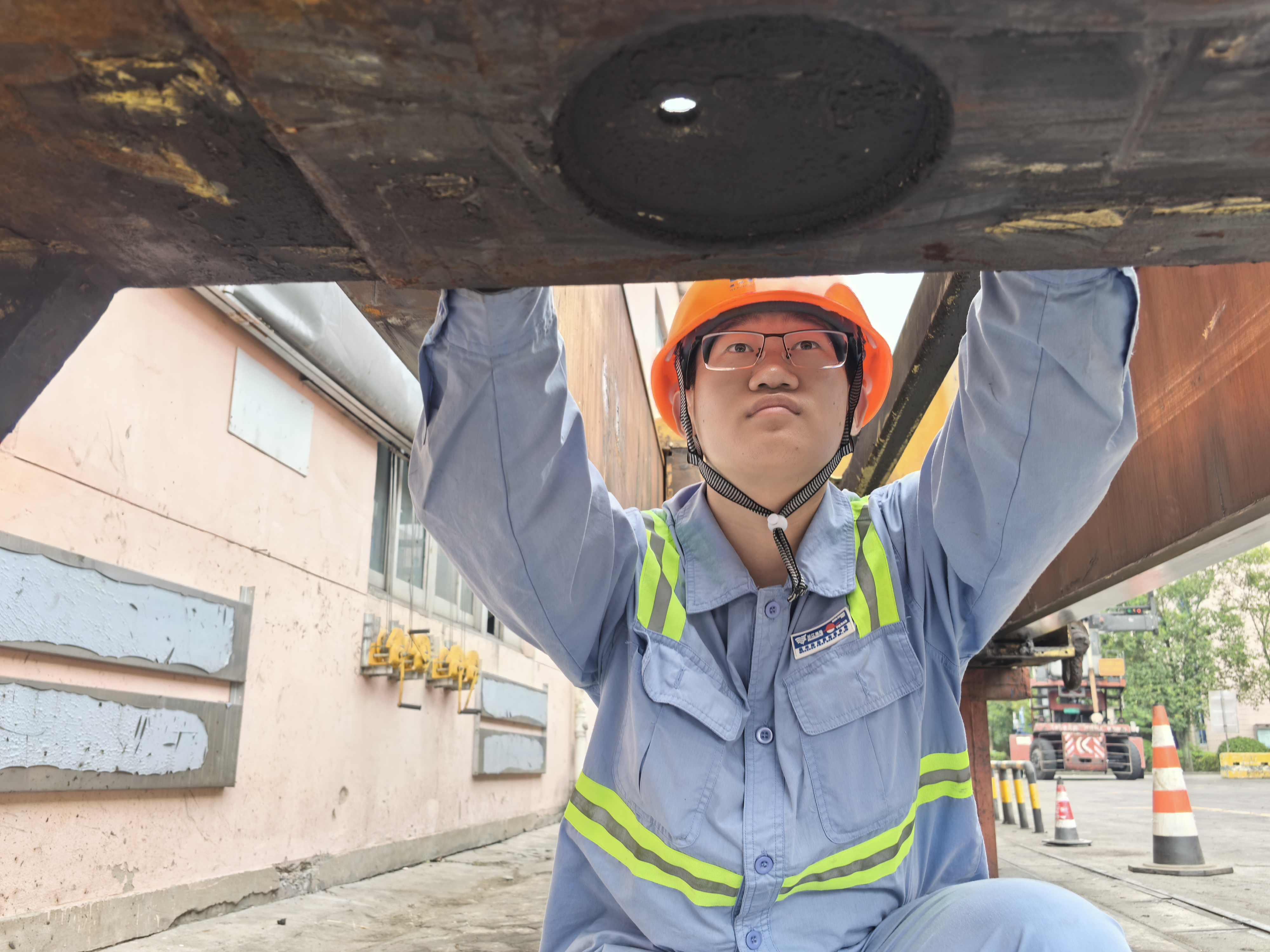 金洋公司開(kāi)展集裝箱吊具排故技能競賽